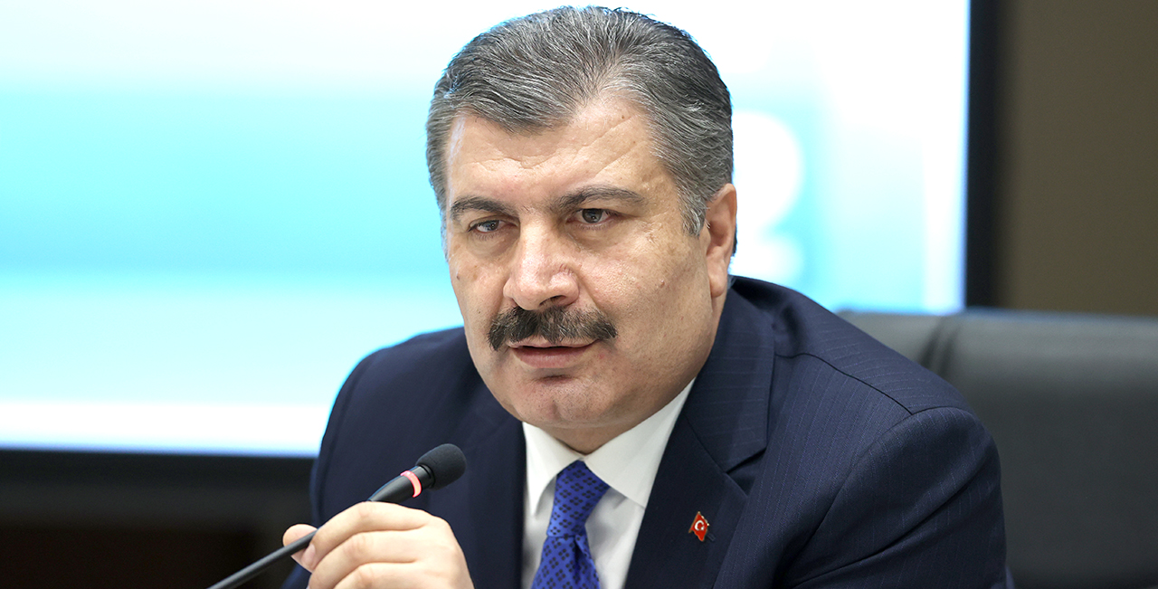 Bakan Koca: Sağlık çalışanları mesleklerinin doğası gereği gözlerini karartarak en ön safa atılır