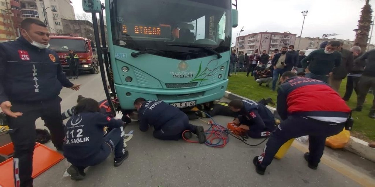 Otobüsün altında sürüklenen yaşlı kadının mucize kurtuluşu kameralara yansıdı