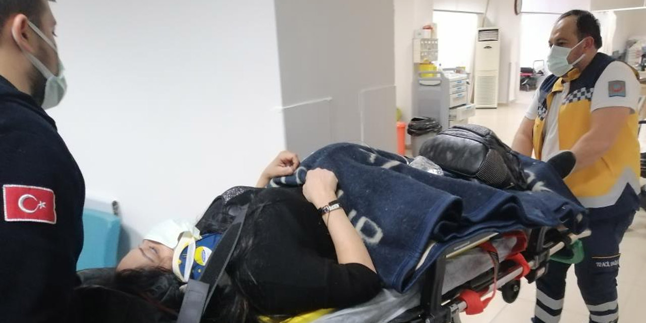 Konya - Aksaray yolunda takla atarak hurdaya dönen otomobilde 2 kişi yaralandı