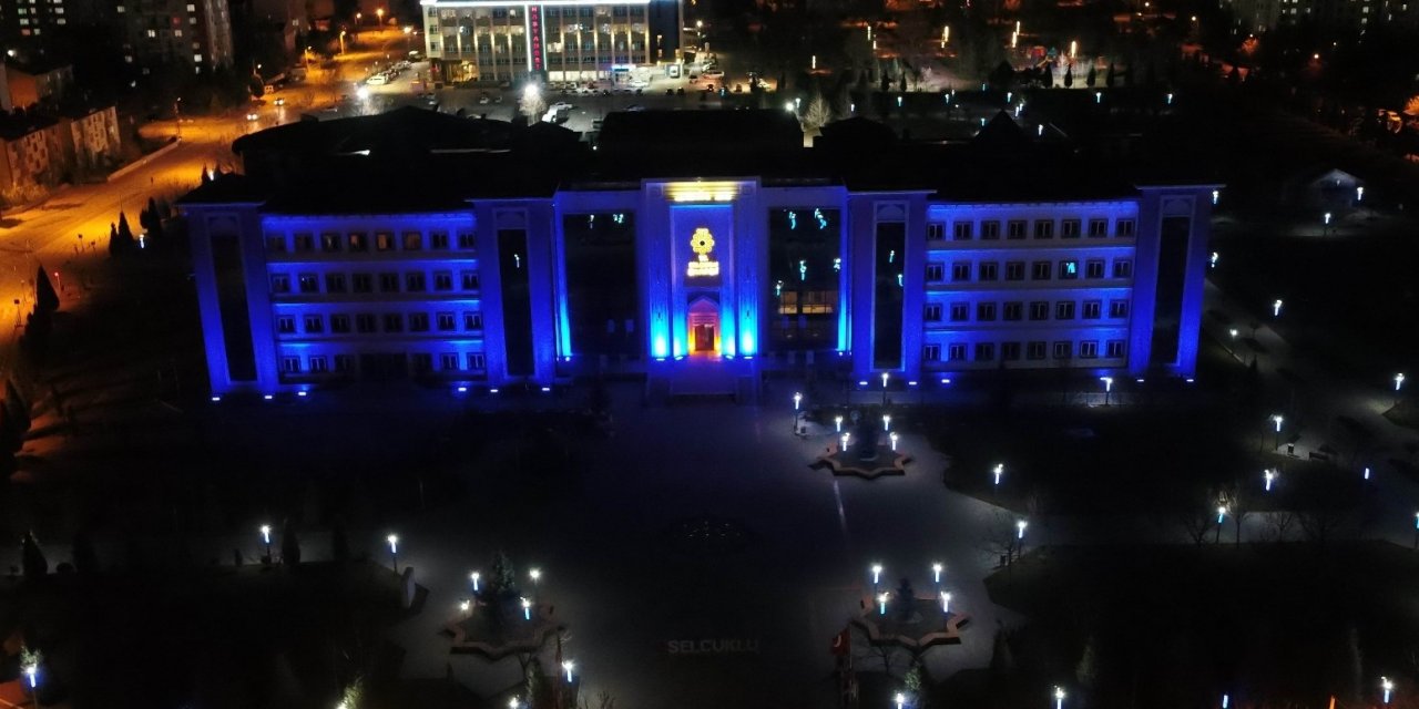 Selçuklu’nun sembol binaları mavi oldu