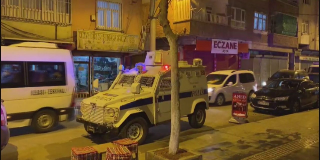 Silahlı kavgada arada kalan 10 yaşındaki çocuk kurşunların hedefi oldu