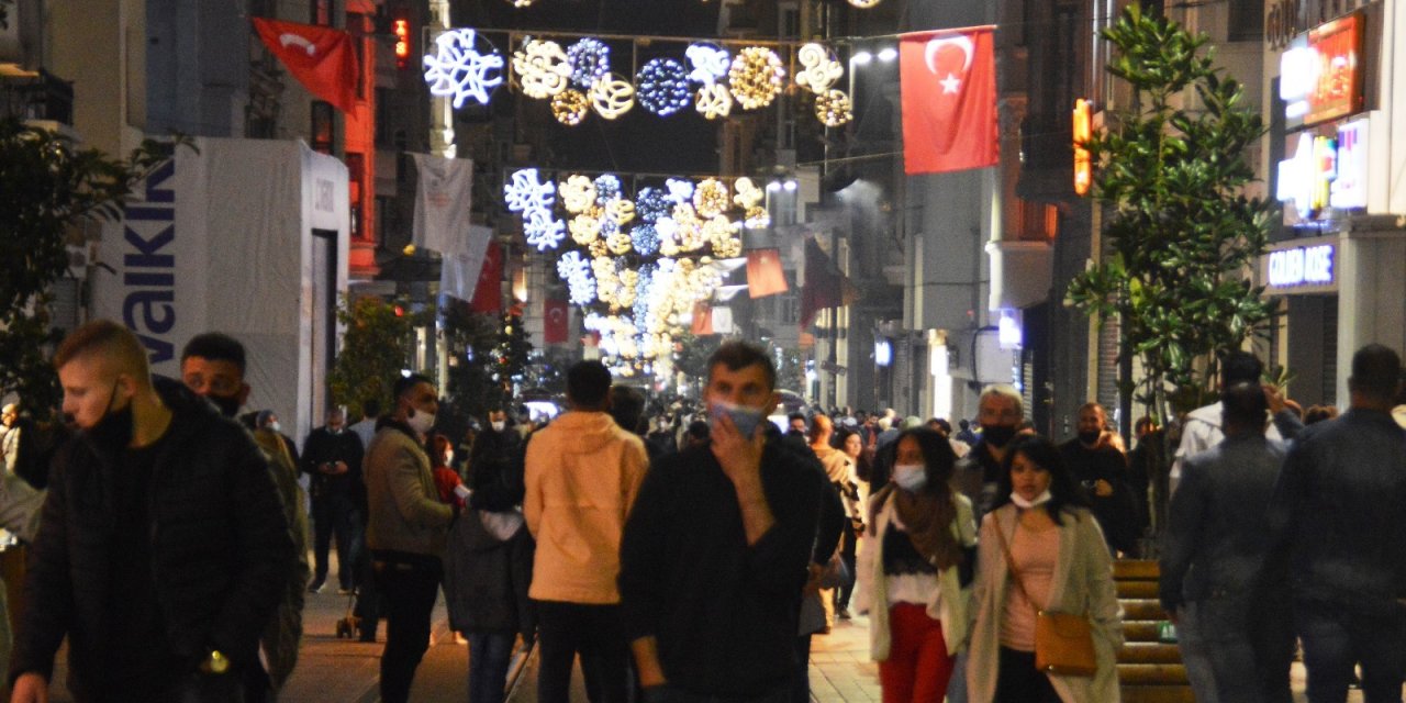 Turistler korona virüsü hiçe saydı