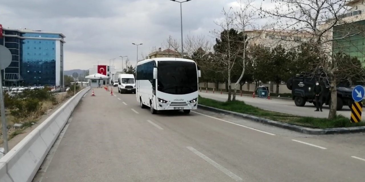 Skandal bildiriye imza atan 10 amiral adliyeye sevk edildi