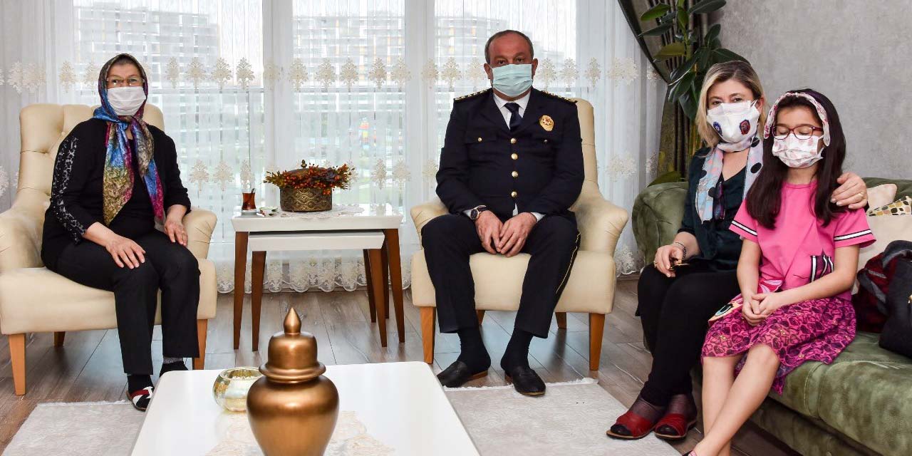 Konya Emniyet Müdürü Aydın ve eşinden Şehit polis Arı'nın annesine ziyaret