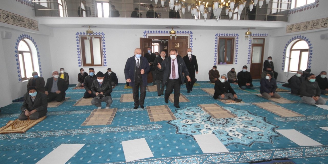 Konya’da mahalle sakinleri tarafından yaptırılan Yavuz Sultan Selim Camii ibadete açıldı