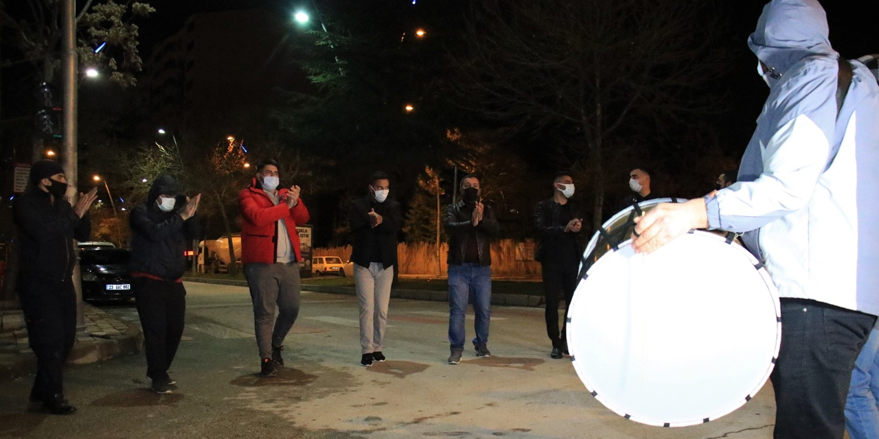 Sahur halayı geleneğinden bu yıl da vazgeçmediler!