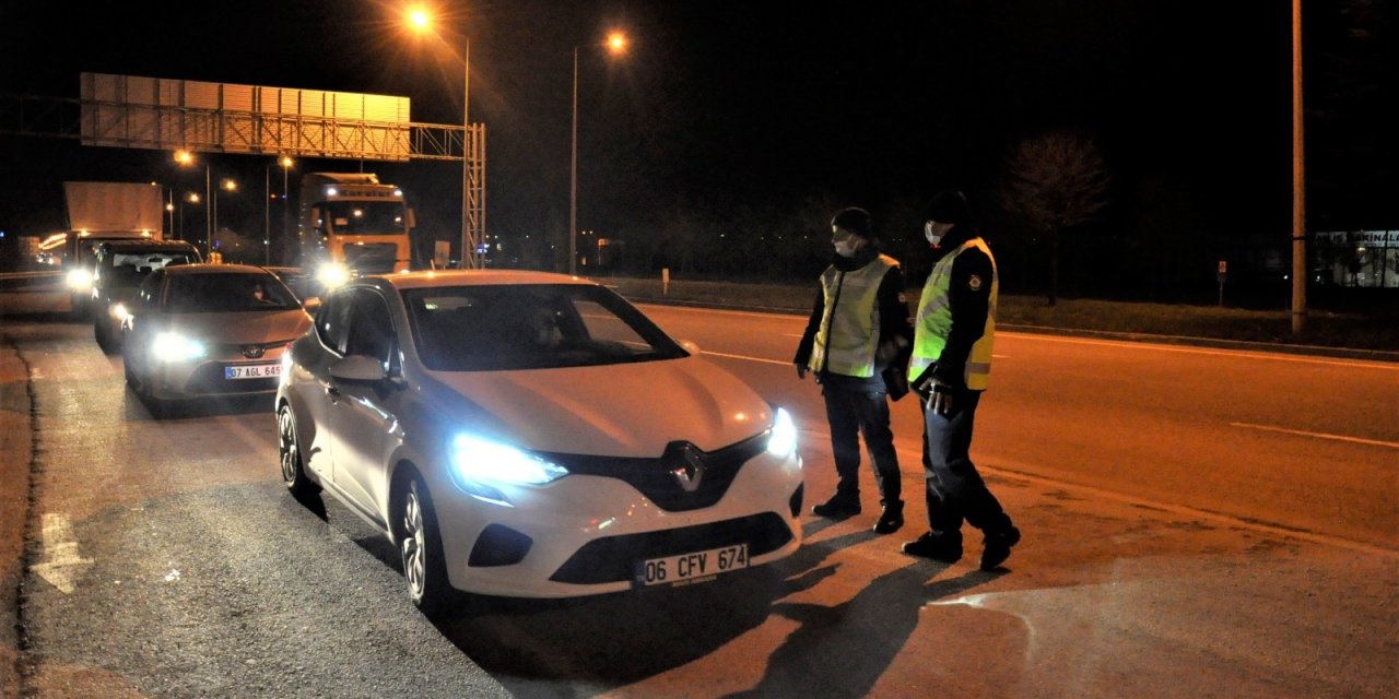 Şehirlerarası seyahat kısıtlamasında kontroller başladı! İzin belgesi olmayana ceza