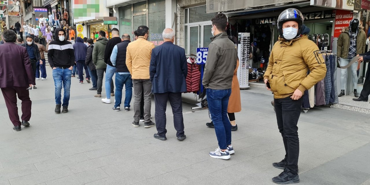 Tatlıcıdaki indirim koronavirüsü unutturdu!