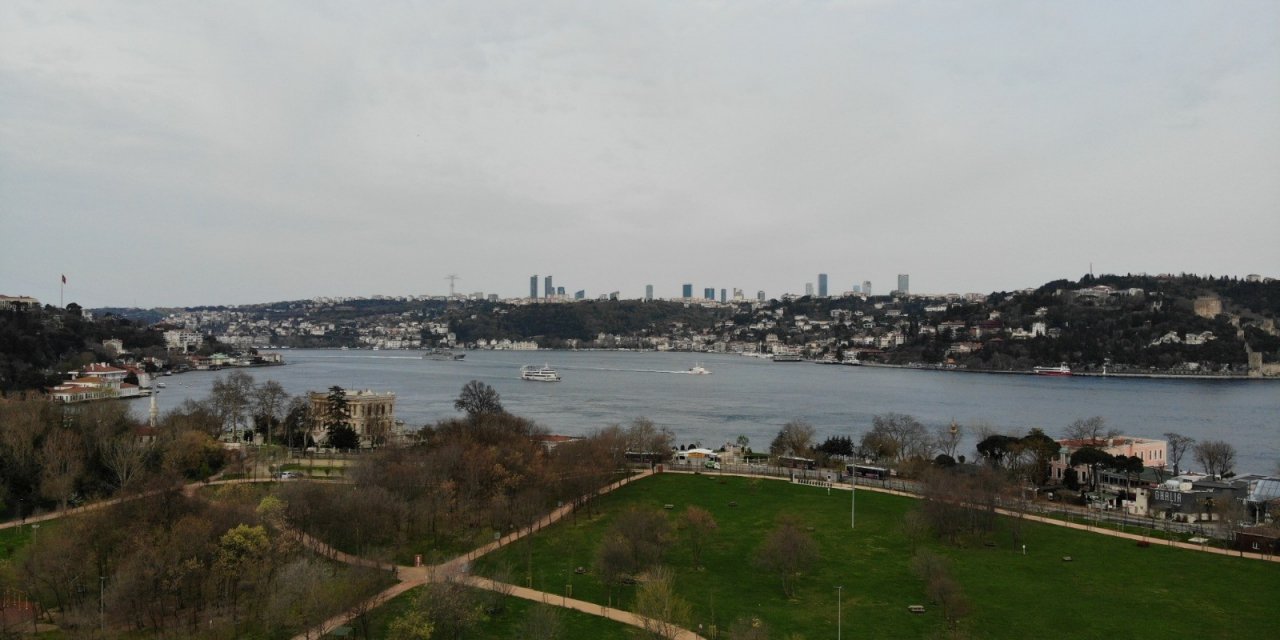 İstanbul Boğazı’ndan geçen Rus savaş gemileri böyle görüntülendi
