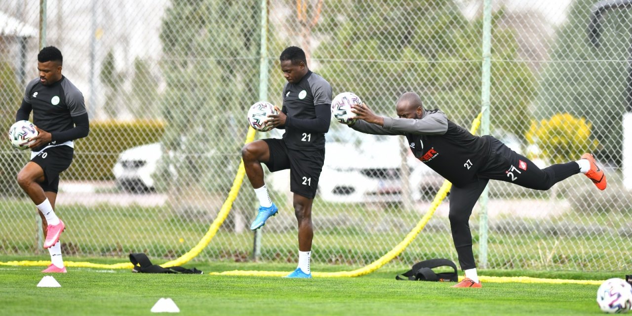 Konyaspor ara vermeden Çaykur Rizespor maçı hazırlığına başladı