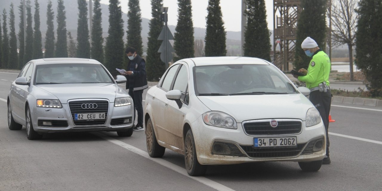 Konya'nın bir ilçesinde yoğun korona virüs denetimi