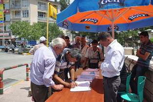 Kaymakam için imza kampanyası