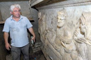 Hekataios'un mezarı bulundu