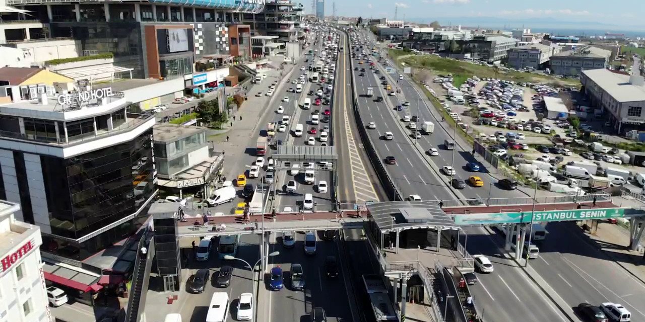 82 saatlik kısıtlama öncesi trafik yoğunluğu