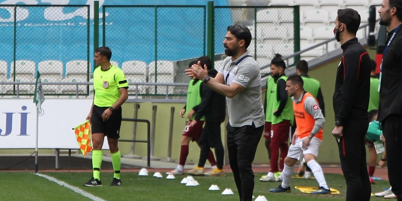 Konyaspor Teknik Direktörü Palut: Ne sevinmeye ne de üzülmeye hiçbir takımın vakti yok