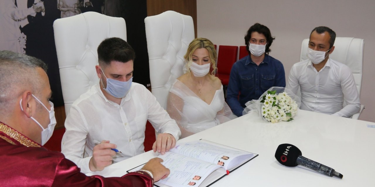 Tam kapanma öncesi son nikahlar kıyıldı