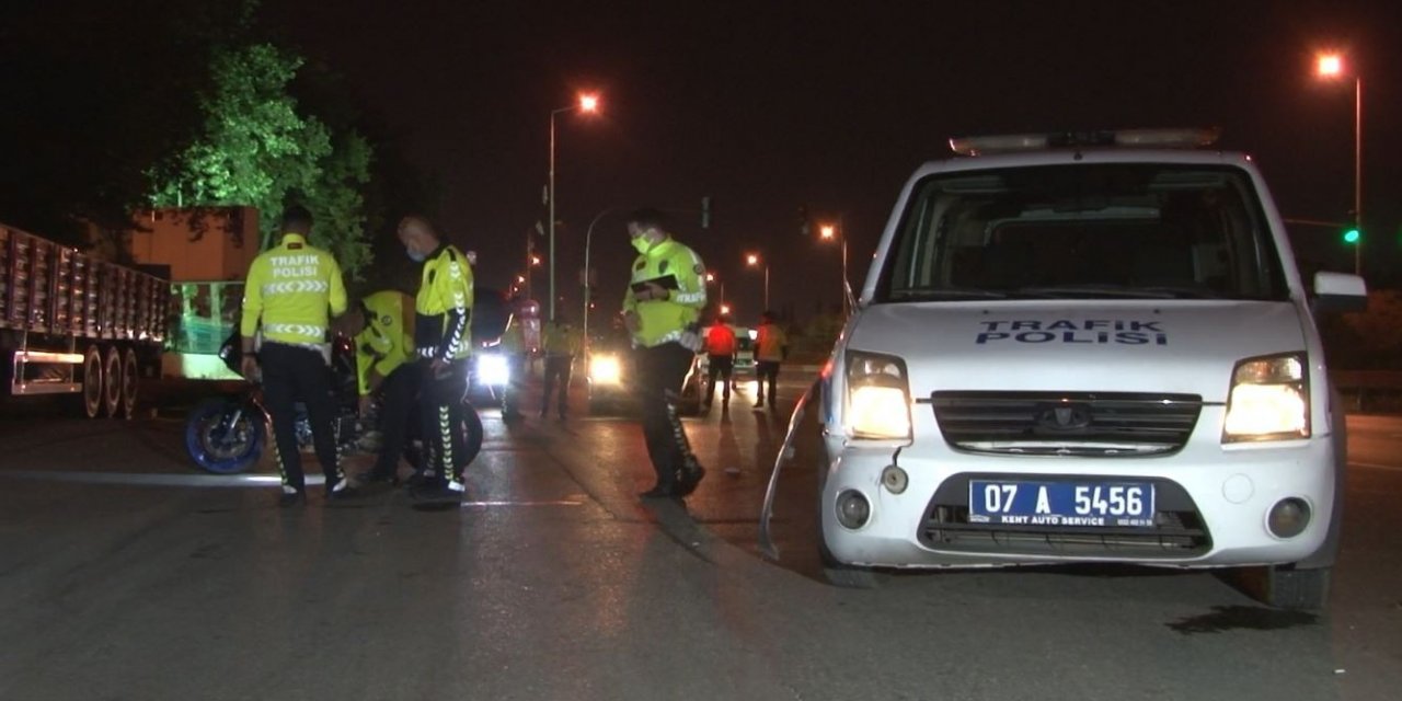Trafik polisi otosu motorlu polisle çarpıştı! 1 yaralı