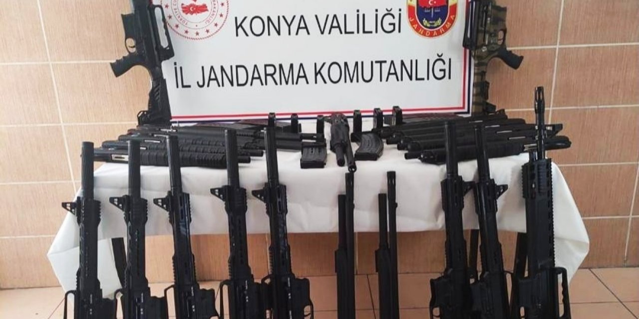 Konya - Antalya yolunda araç dolusu tüfekle yakalandı! 'Mobilya' taşıyorum dedi