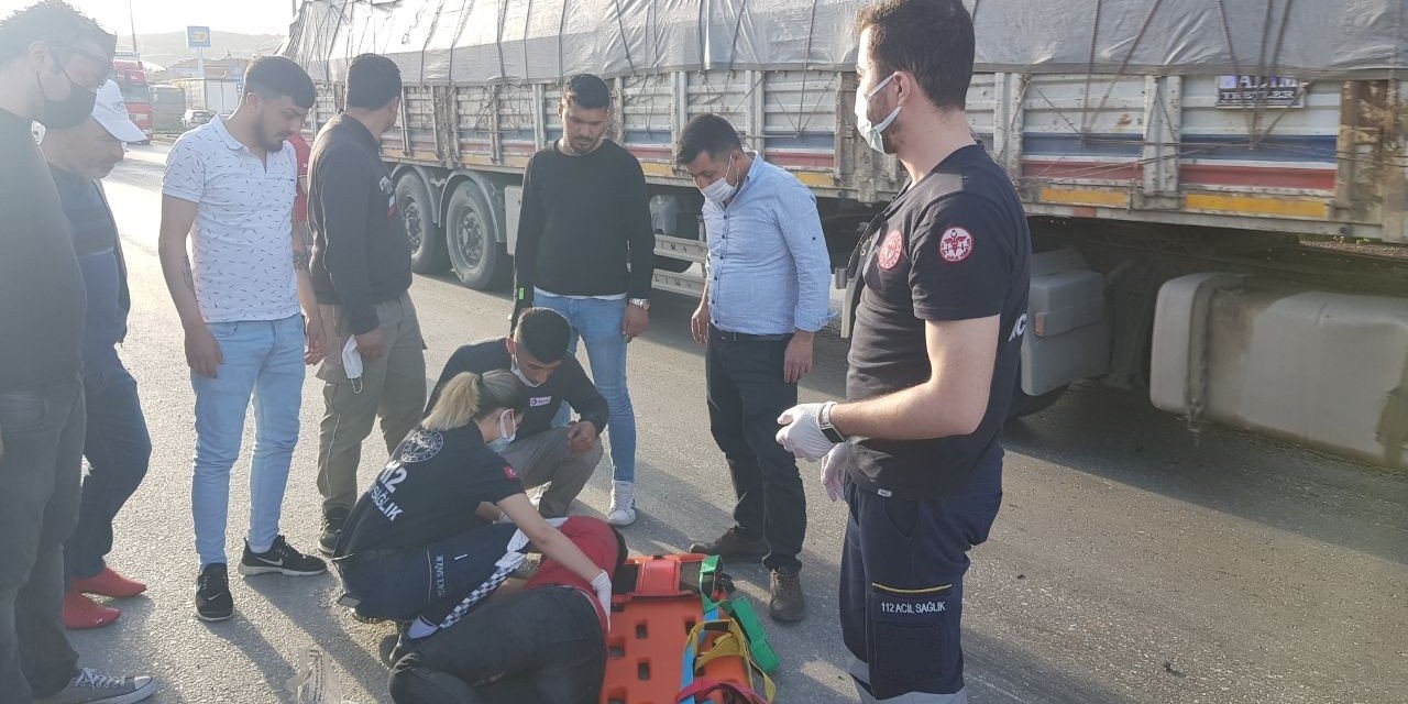 Motosiklet otomobille kafa kafaya çarpıştı! 1 yaralı
