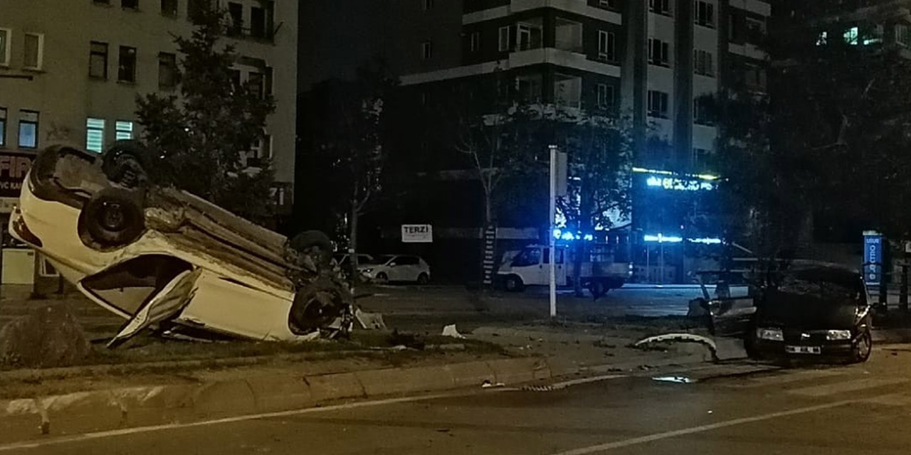 Feci kazada ortalık savaş alanına döndü! 6 yaralıdan birinin sırtına bariyer saplandı