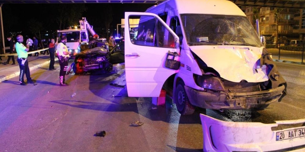 Hurdaya dönen otomobilden ağır yaralı çıkan 19 yaşındaki sürücü kurtarılamadı
