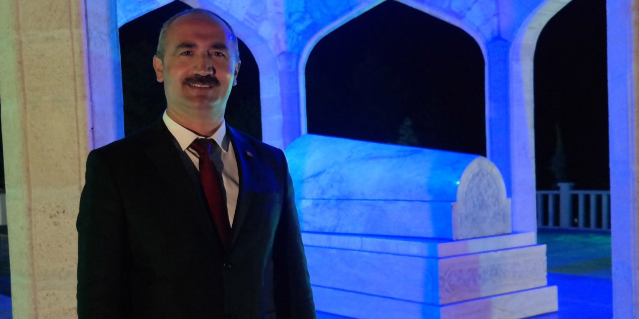 Yunus Emre vefatının 700'üncü kabri başında dualarla anıldı