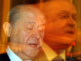 Bahçeli emekli paşayı topa tuttu