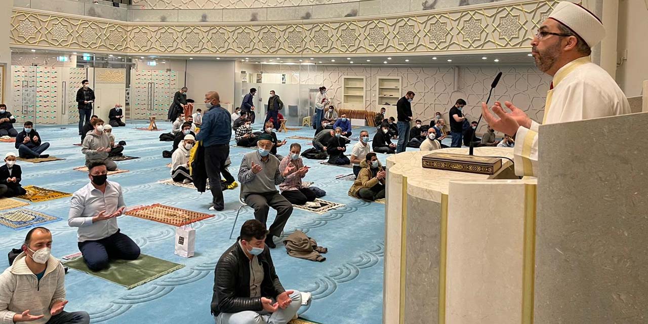 Köln DİTİB Merkez Camii’nde Kadir Gecesi idrak edildi