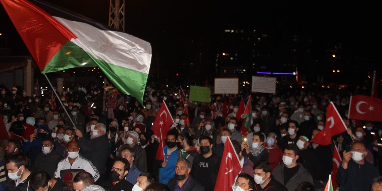 Kayseri’de binlerce kişi Filistin’e destek için sokakta!