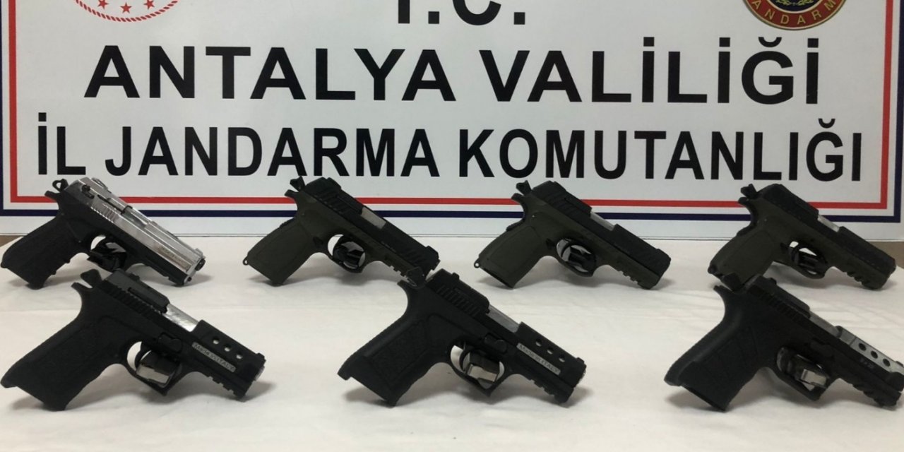 Konya'dan giden iki silah kaçakçısı suçüstü yakalandı