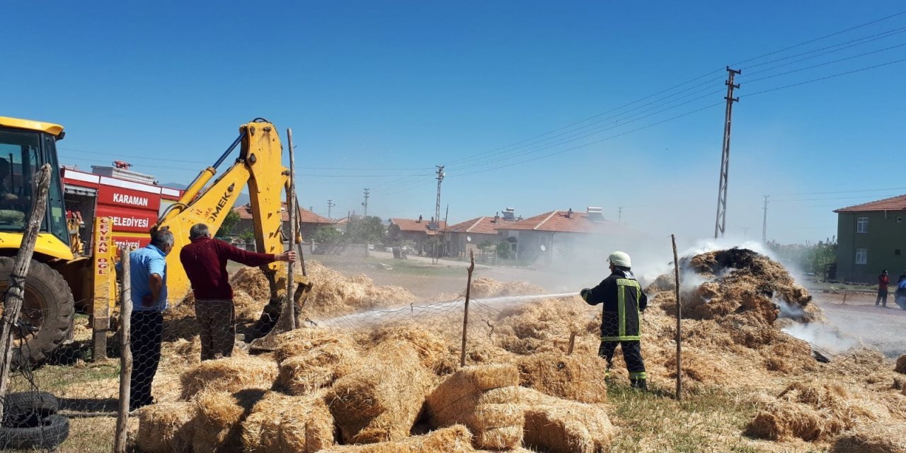 Karaman’da tutuşan saman balyaları alev alev yandı