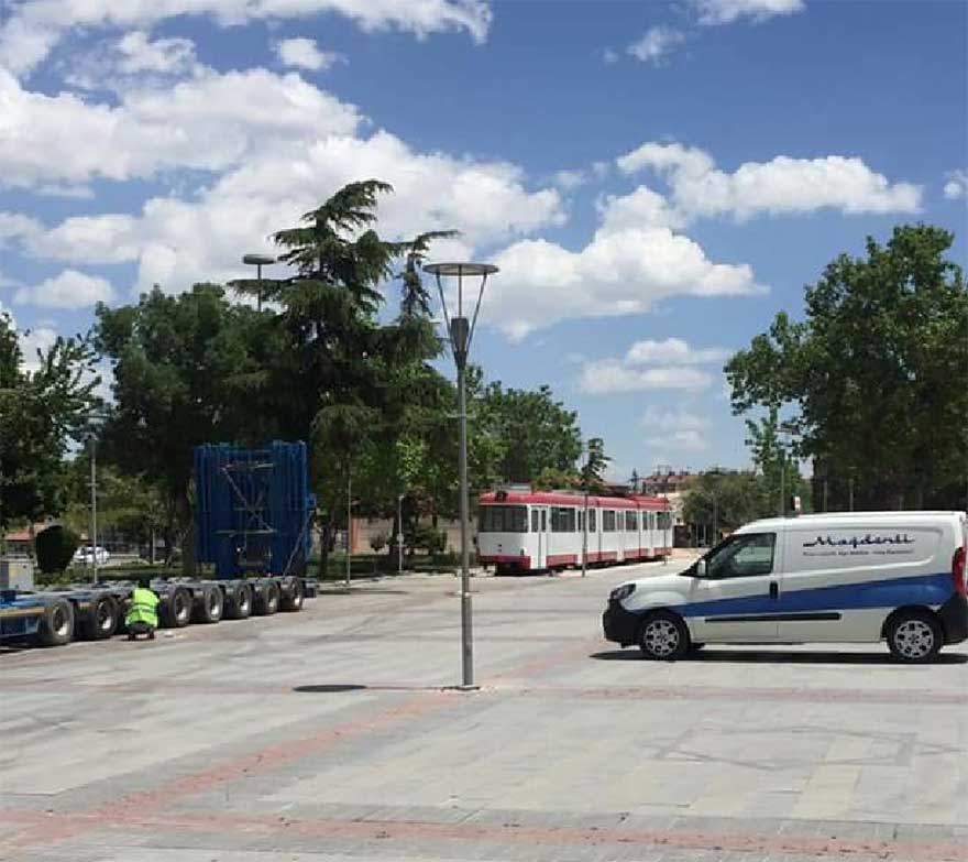 Konya Büyükşehir Belediyesi eski tramvayı Kültürpark'a yerleştirdi