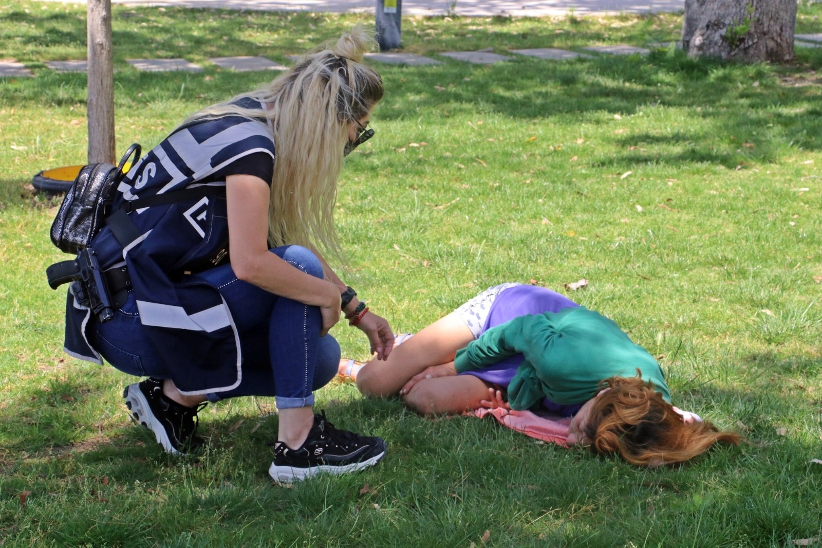 Antalya'da ilginç anlar! Polis dürte dürte uyandırdı