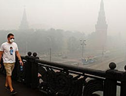 Moskova'da dumandan göz gözü görmüyor