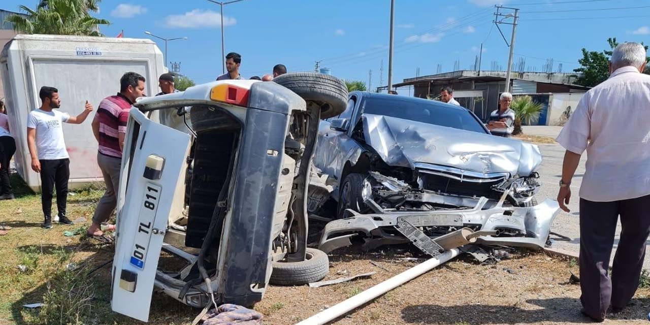 Aniden yola çıkan otomobille çarpıştı! Araç hurdaya döndü sürücüsü yaralı