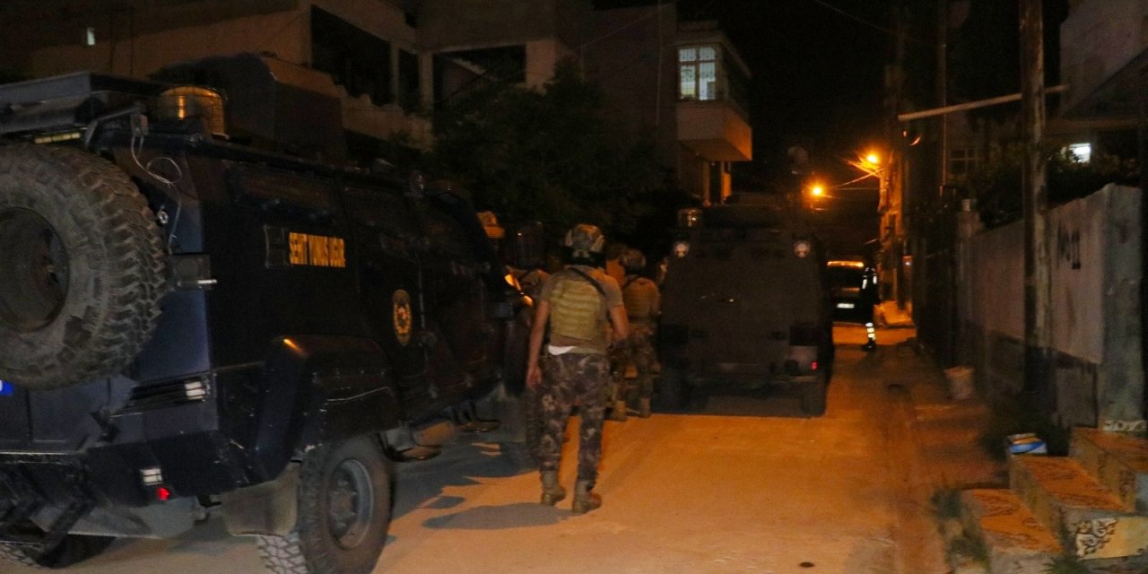 Pompalı tüfekli saldırgan sokakta oynayan 5 yaşındaki çocuğu vurdu