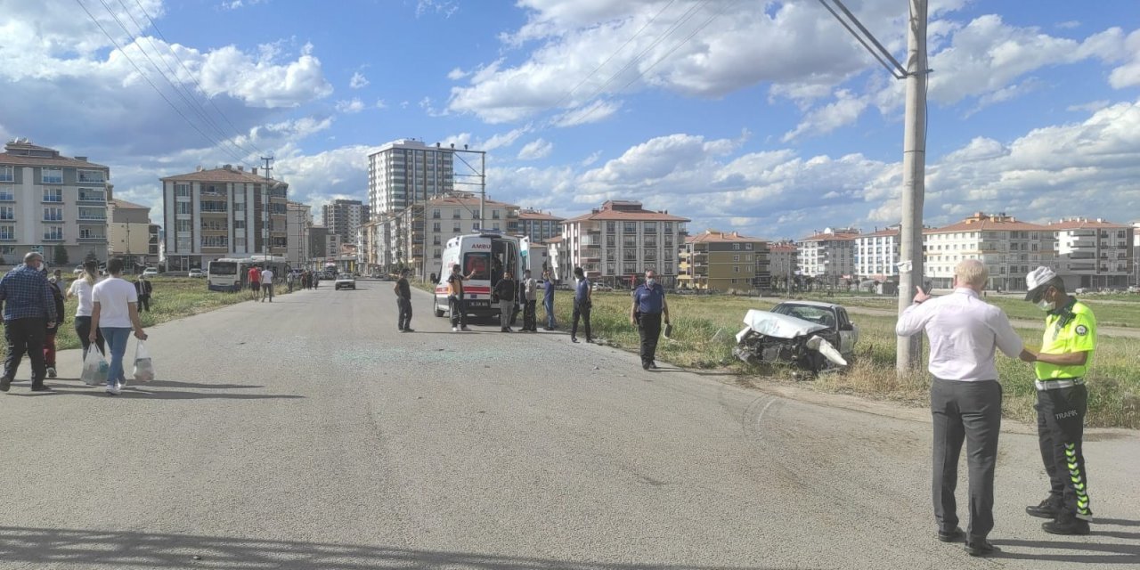 Ankara'da EGO otobüsü otomobille çarpıştı! 5 yaralı