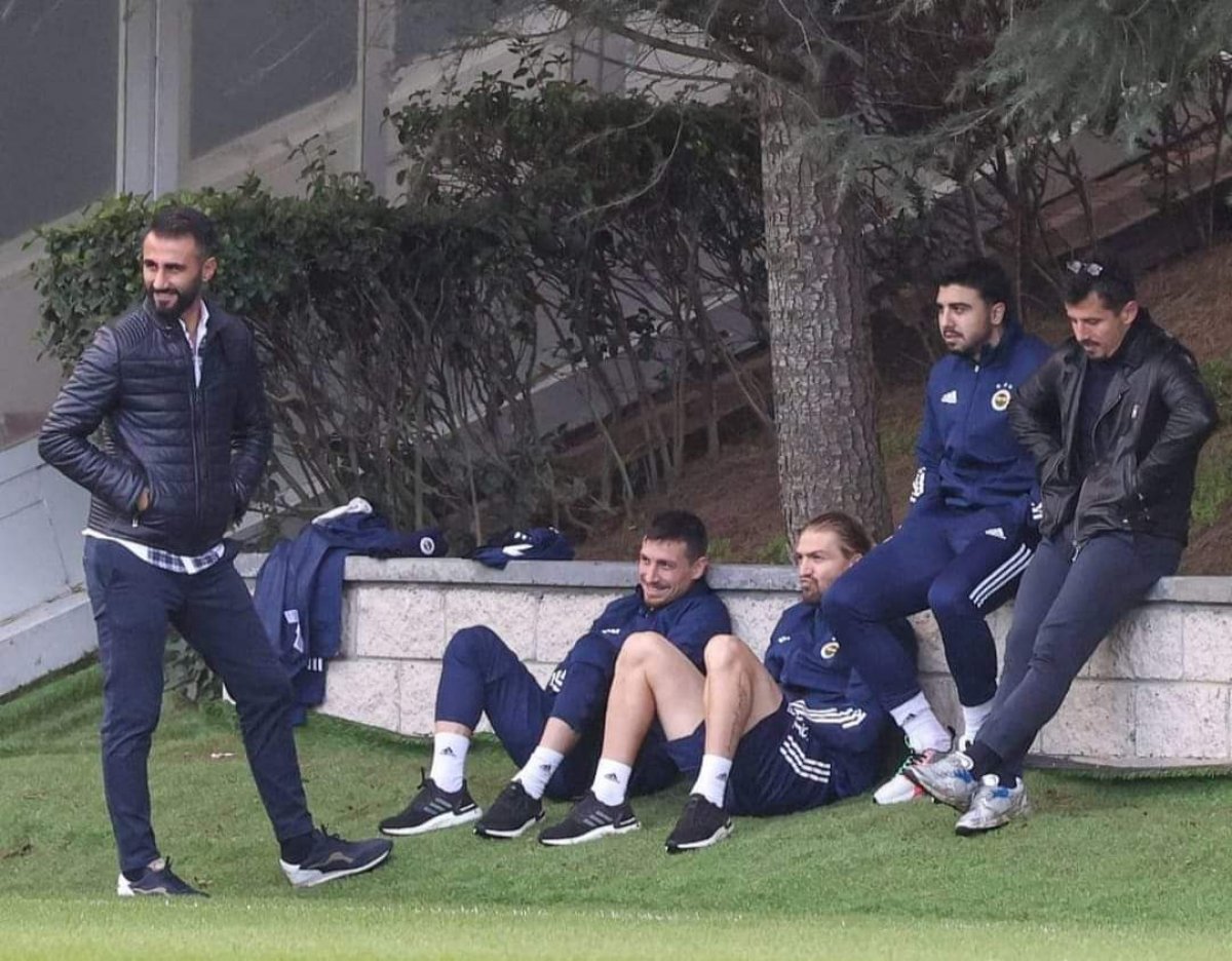 Fenerbahçe kurtuluşu teknik direktörde arıyor! Emre Belözoğlu istenmeyen adam