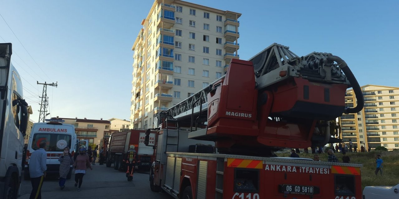 Ankara'da yangın paniği! 8 kişi dumandan etkilendi