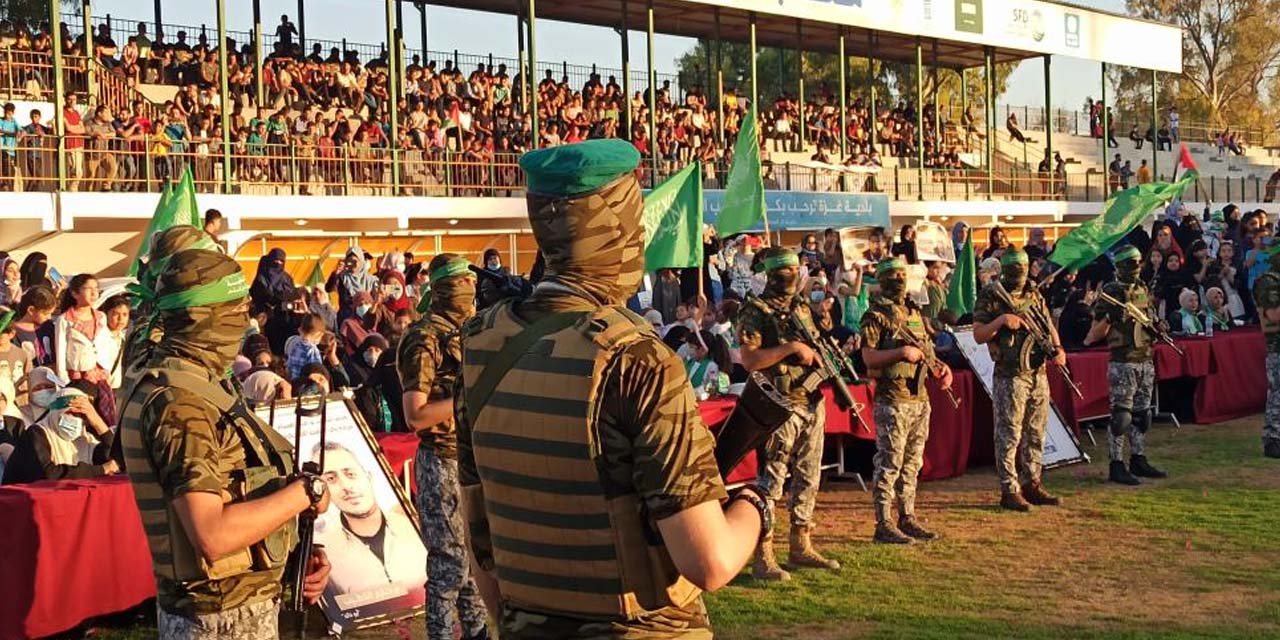 Hamas'tan Gazze şehitlerini binlerce kişiyle andı