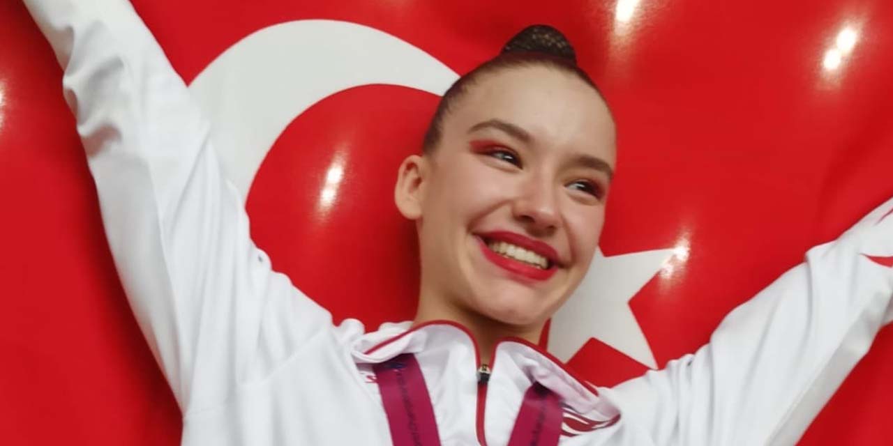 Milli sporcu Ayşe Begüm Onbaşı dünya şampiyonu oldu