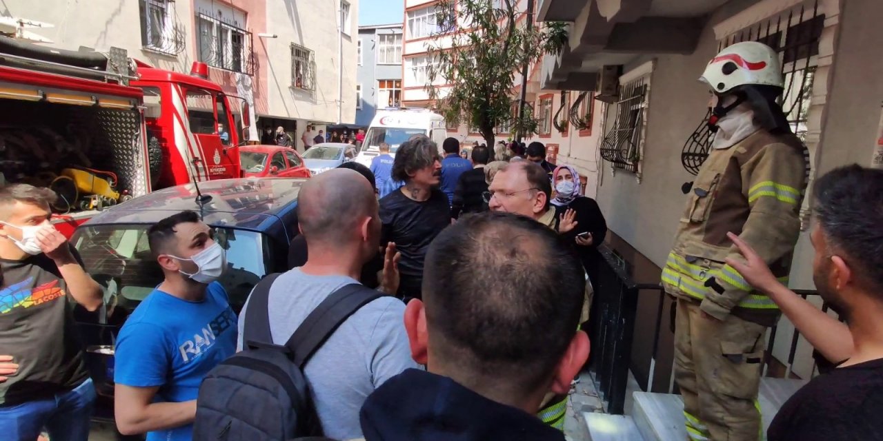 6 katlı binanın bodrum katında yangın! Ailesi içeride kalan genç deliye döndü
