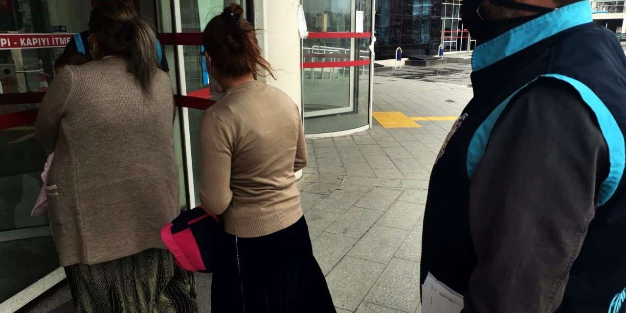 4 evden 230 bin liralık altın çalan kadın hırsızlar yakalandı