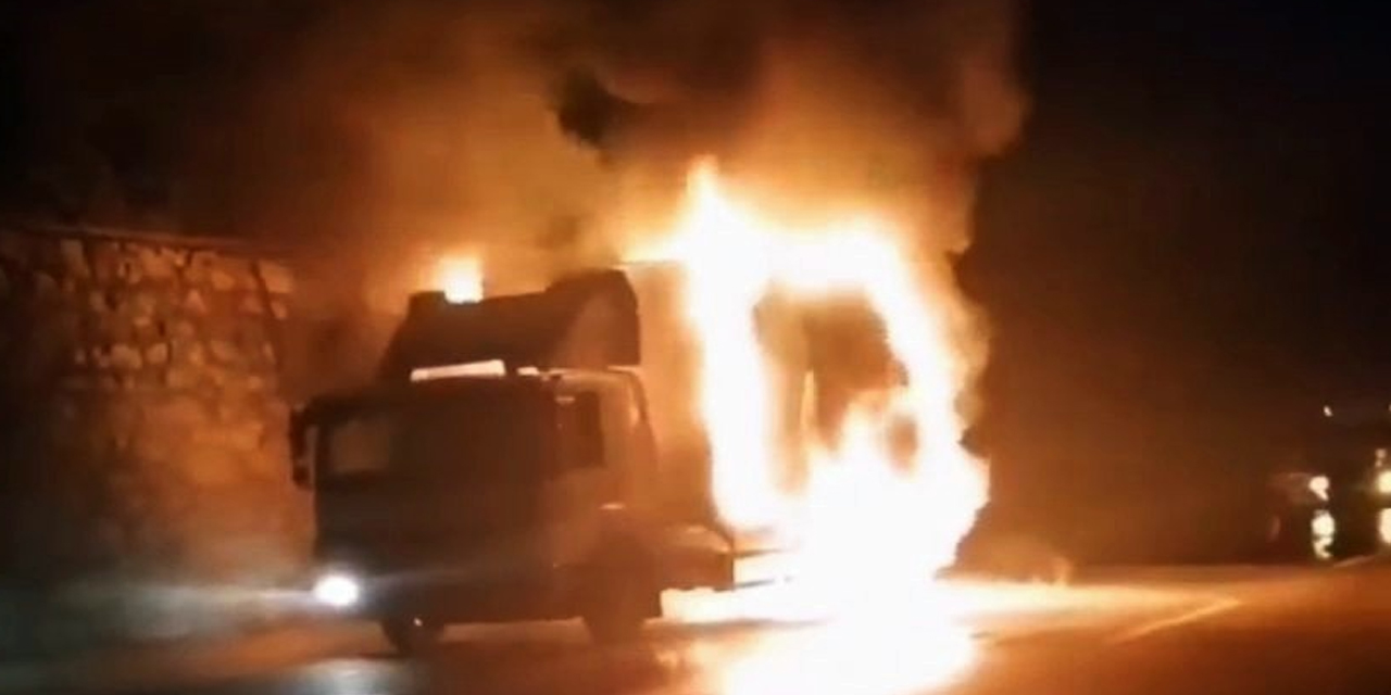 Seyir halindeki kamyon alevlere teslim oldu