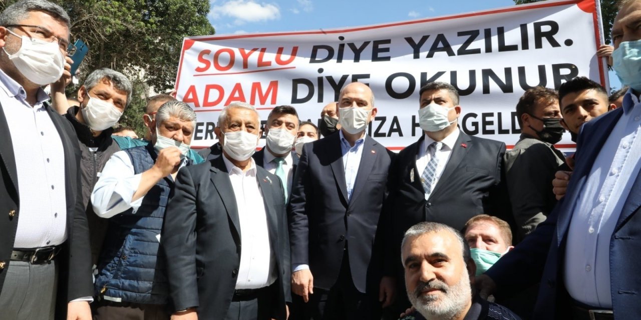 Afyon esnafı Bakan Soylu’yu havai fişek ve konfetilerle karşıladı