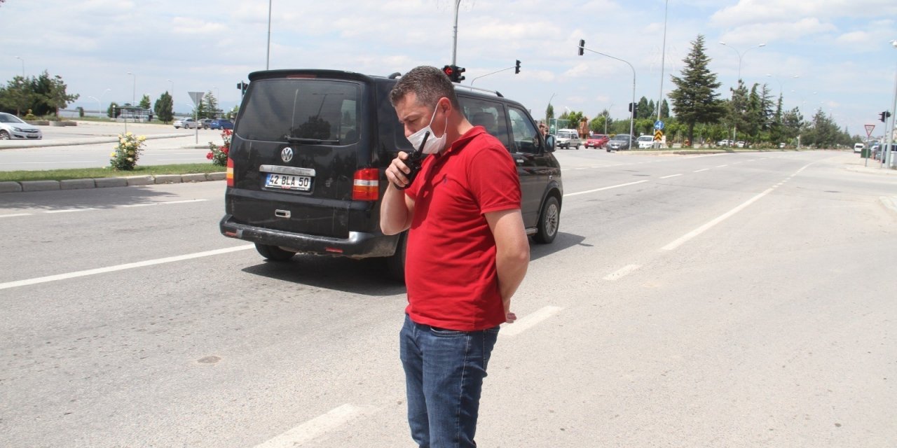 Konya'da sivil kıyafetli polisler trafikte kuş uçurtmadı