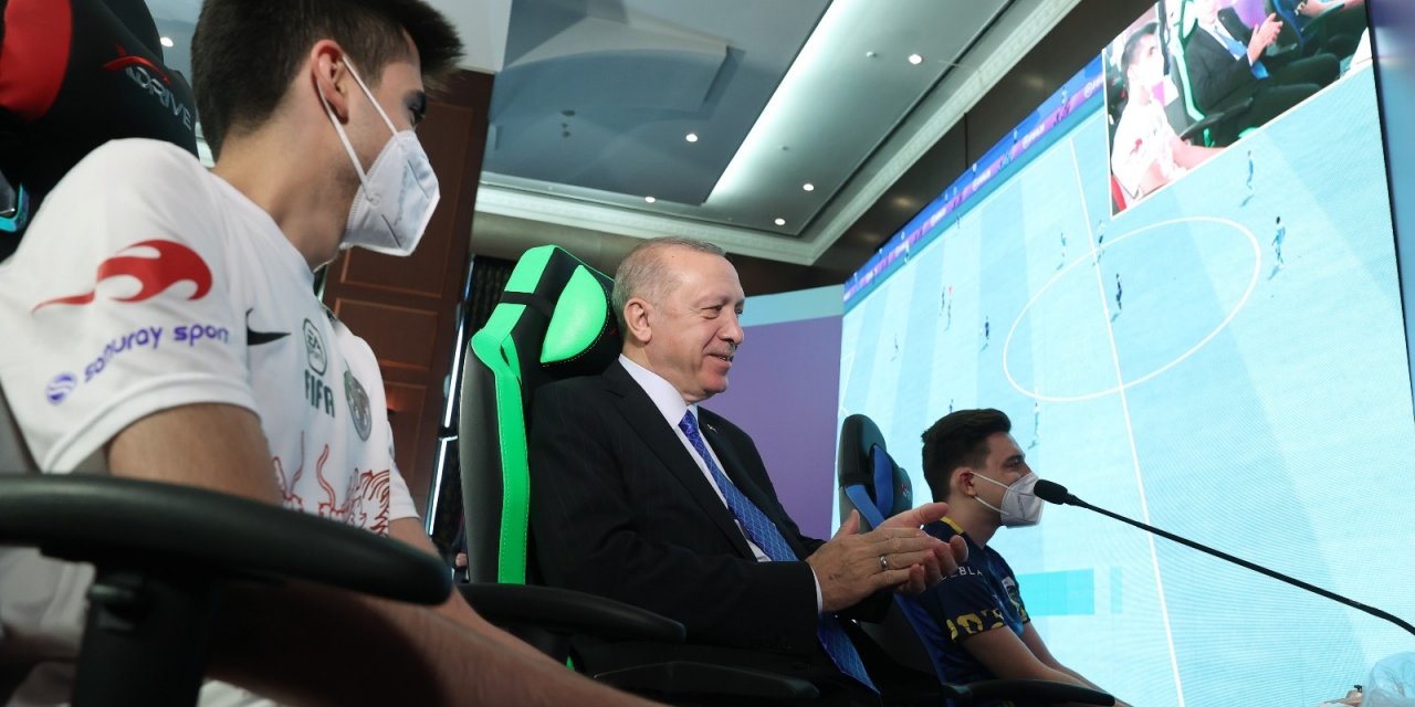 Erdoğan e-Spor Turnuvası final maçını izledi