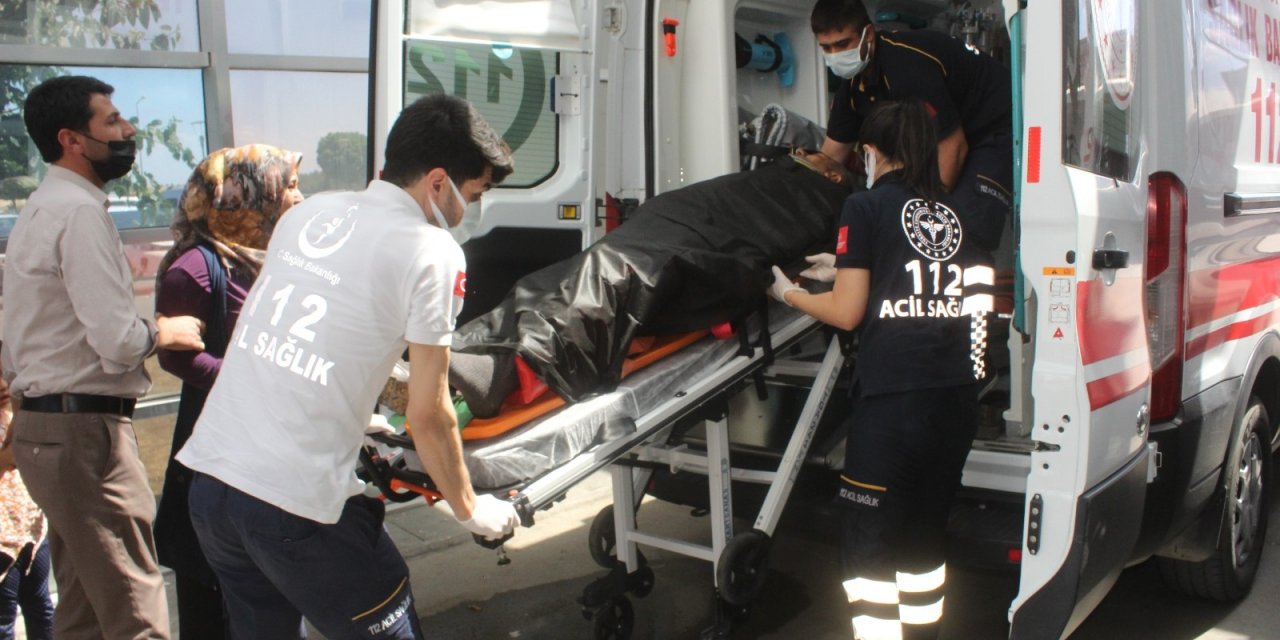 Adıyaman'da iki otomobil kafa kafaya çarpıştı! 3 yaralı
