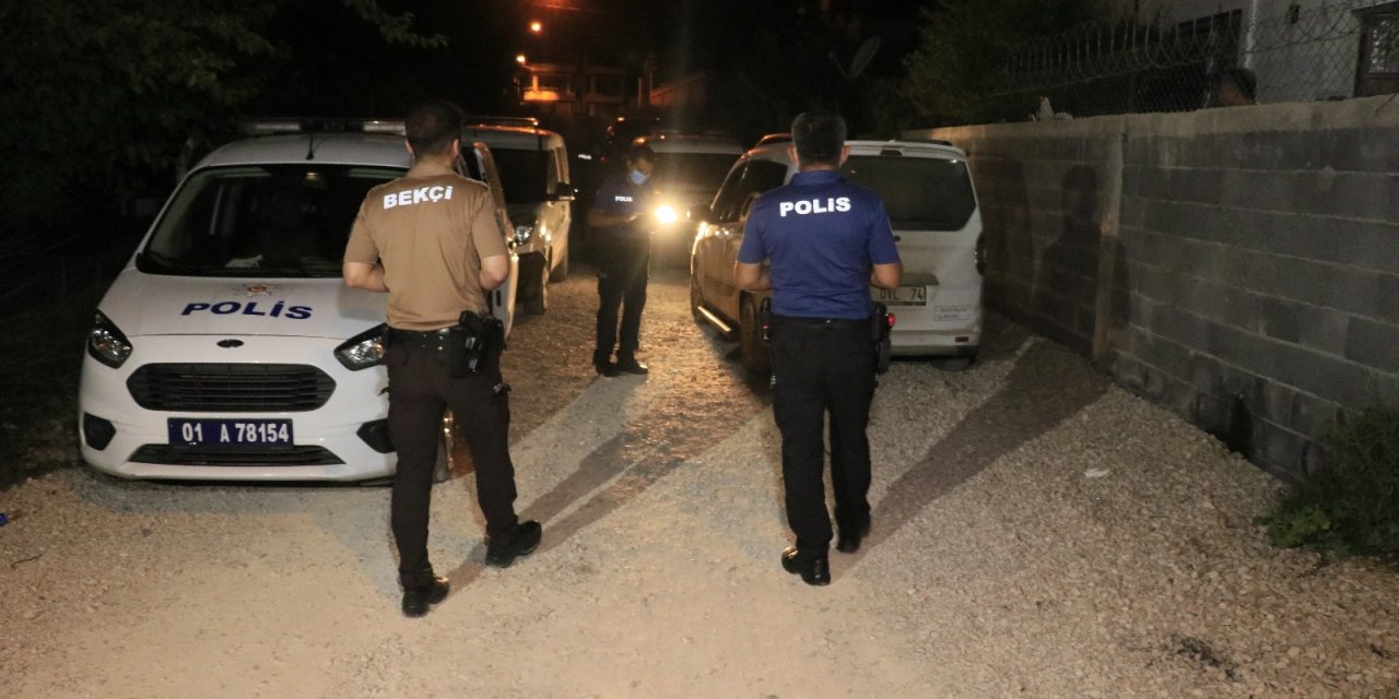 Açık bagajda silahlı kavgaya giderken polise denk geldiler