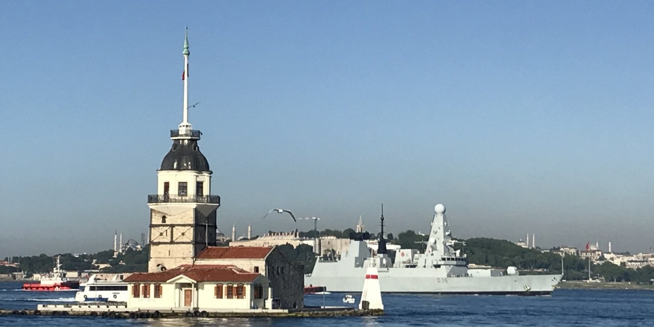 İngiliz savaş gemisi Sarayburnu’nda